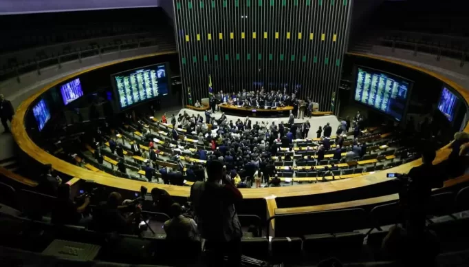 plenario-camara-dos-deputados-tributaria