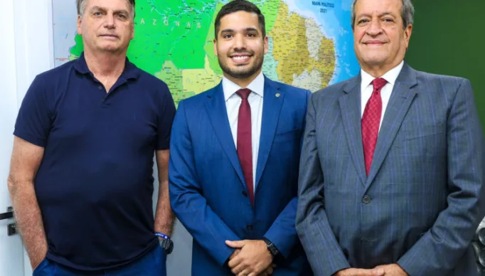 1_bolsonaro_andre_fernandes_valdemar_costa_neto-24416568