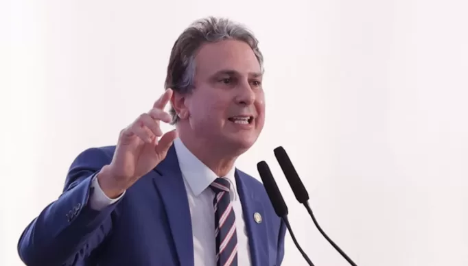 Ministro-da-Educação-Camilo-Santana-durante-discurso-2