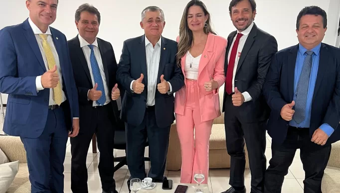 evandro-guimaraes-reuniao-e1700696978415