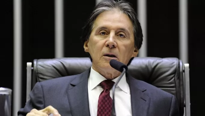 O presidente do Congresso Nacional, Eunício Oliveira, durante sessão que aprovou o projeto da lei orçamentária de 2019.
