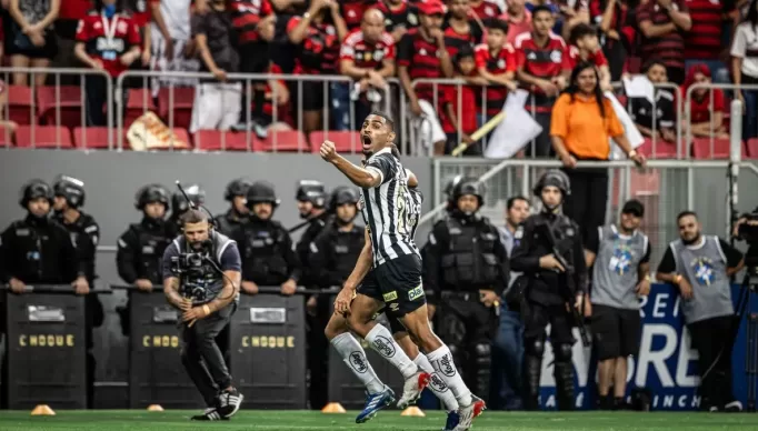 Joaquim comemora o gol da virada do Santos sobre o Flamengo aos 43 minutos do segundo tempo
Raul Baretta/ Santos FC