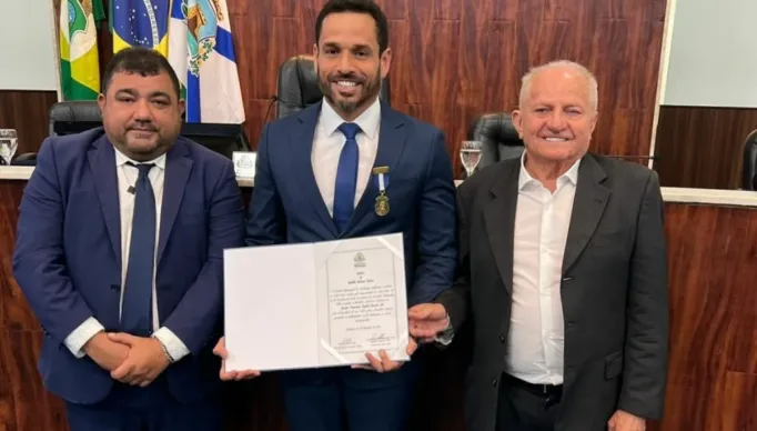 Câmara dos Vereadores de Fortaleza outorga a Medalha Boticário Ferreira ao advogado Rafael Sá