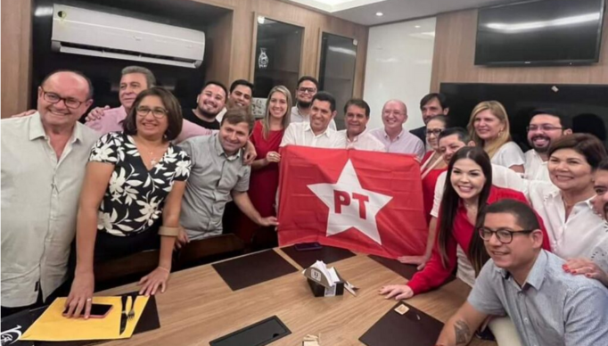 Screenshot 2023-12-11 at 14-27-58 Evandro Leitão entrega carta de filiação ao PT - OINTRIGANTE