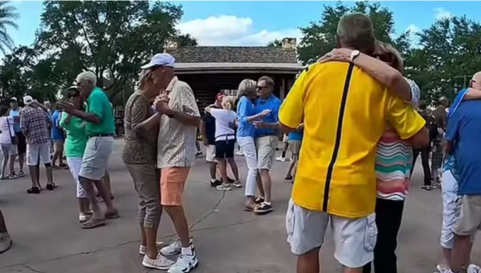 Screenshot 2023-12-17 at 18-22-51 Comunidade gigante para aposentados ganha fama por festas de swing venda ilegal de Viagra e DSTs