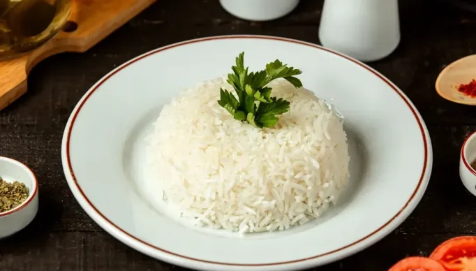side-view-plate-with-cooked-rice-with-parsley-table-888x524