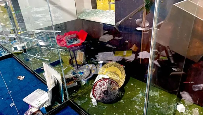 Presentes de autoridades estrangeiras quebradas na invasão da Câmara