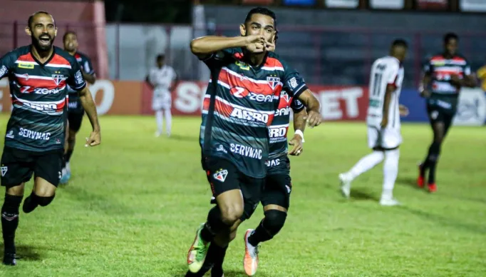 1DXR0228_Easy-Resize.com