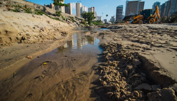 1_operacao_de_limpeza_na_praia_de_iracema_26-24074868