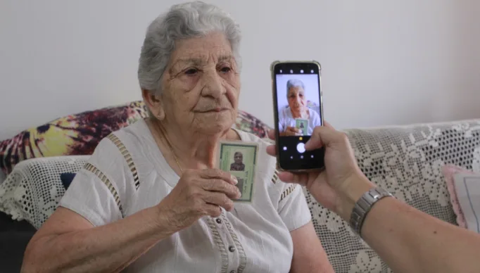 VISITA PARA O RECADASTRAMENTO DE PROVA DE VIDA PELO APLICATIVO CEARAPREV; APP CEARAPREV; PREVIDENCIA; PROVA DE VIDA; PERSONAGEM ALAIDE COSTA DOS SANTOS; FOTOS © HELENE SANTOS/GOV DO CEARA;