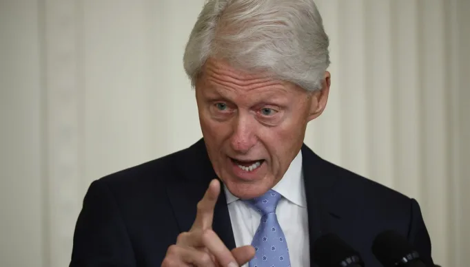 Bill Clinton, ex-presidente dos EUA, é citado em lista ligada