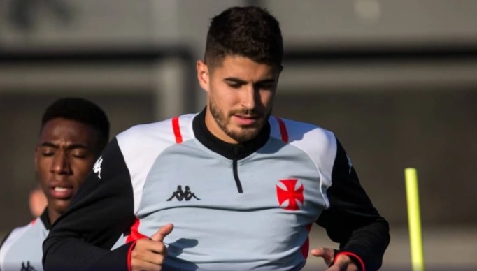 Corinthians avança pela contratação do atacante Pedro Raul