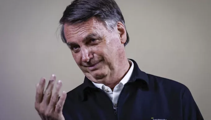 Ex-presidente-Jair-Bolsonaro-recebe-título-de-cidadão-luzianense-da-Câmara-de-Vereadores-de-Luziânia-3
