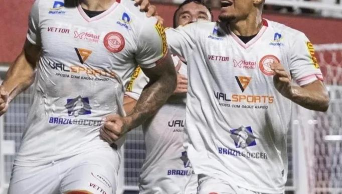 Fatal Model, site de acompanhantes, fecha parceria com quatro equipes