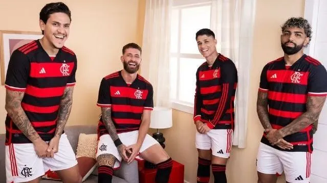 Flamengo-lanca-novo-uniforme-e1706276317420