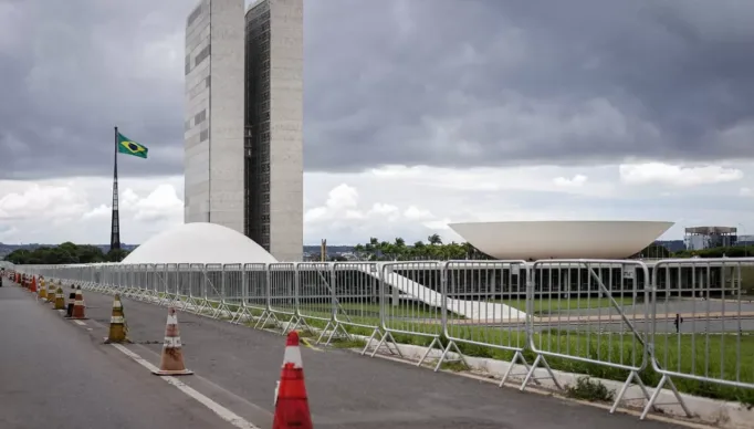 Grades-que-protegem-o-Congresso-Nacional-pode-ser-retiradas-3