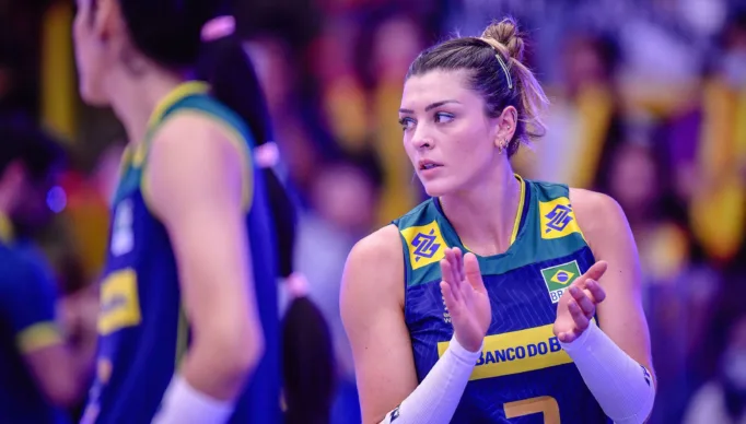 Jogadora da Seleção Brasileira de Vôlei passa por terremoto no