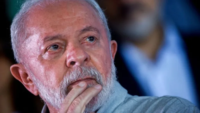 Lula chega a Brasília após 10 dias de recesso no
