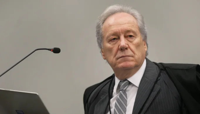 Lula deve dar carta branca para Lewandowski formar equipe no