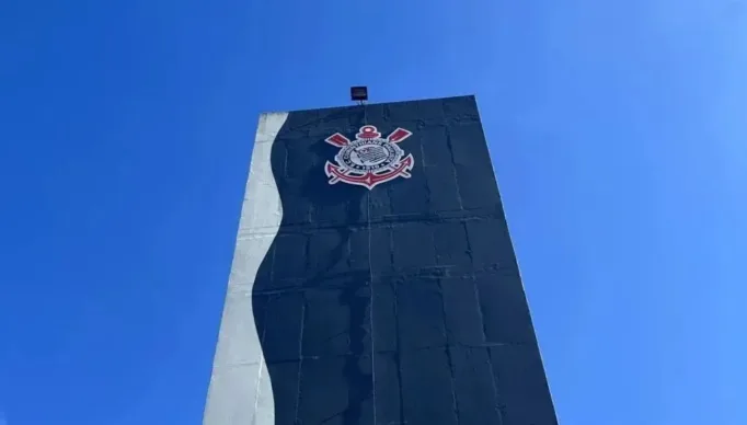 Nova gestão do Corinthians descobre câmeras e microfones em sala