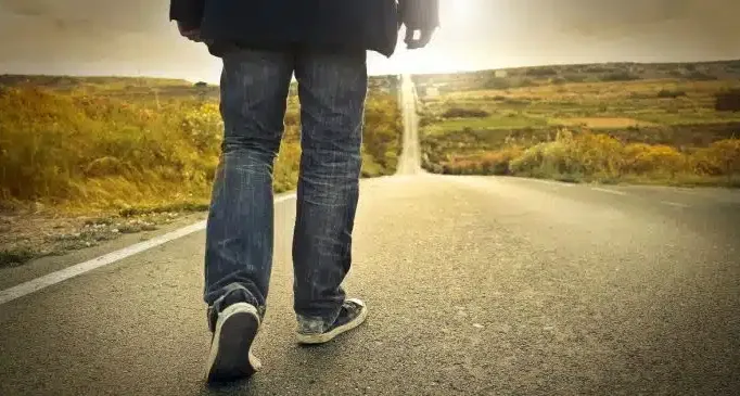 homem-italiano-percorre-450-km-apos-briga-com-esposa-e-enfrenta-consequencias-inesperadas-696x365.jpg