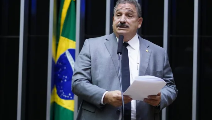 Deputado Eriberto Medeiros (PSB-PE) fala no Plenário da Câmara dos Deputados