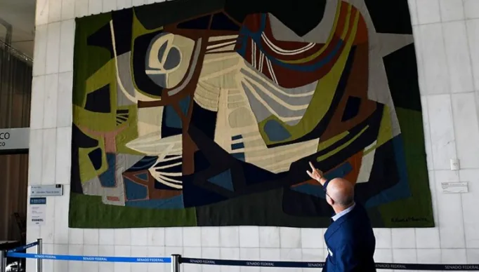 Raul Carvalho, coordenador da equipe de restauro da Tapeçaria de Burle Marx: processo foi complexo porque a lavagem da tapeçaria poderia manchá-la. Obra vandalizada no dia 8 de janeiro teve de ser submetida a limpeza no Ipen