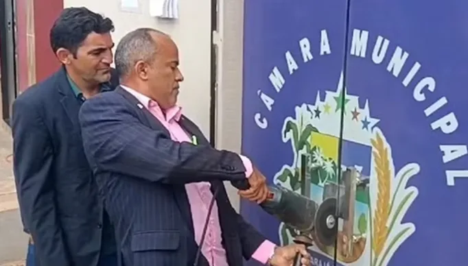 vinheta-g1-vermelho-2s.00-00-25-15.quadro004