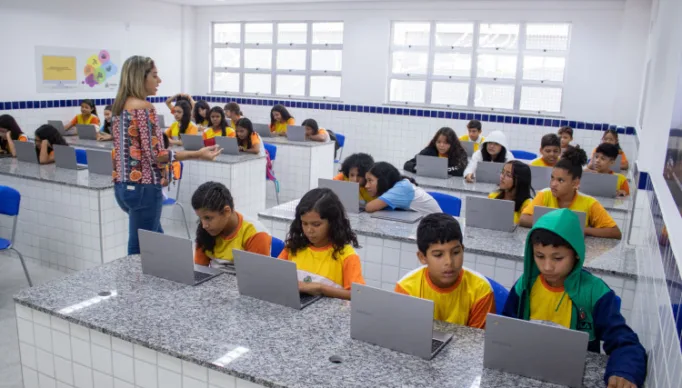 1__entrega_de_obra_em_escola_na_granja_lisboa__12-24666725