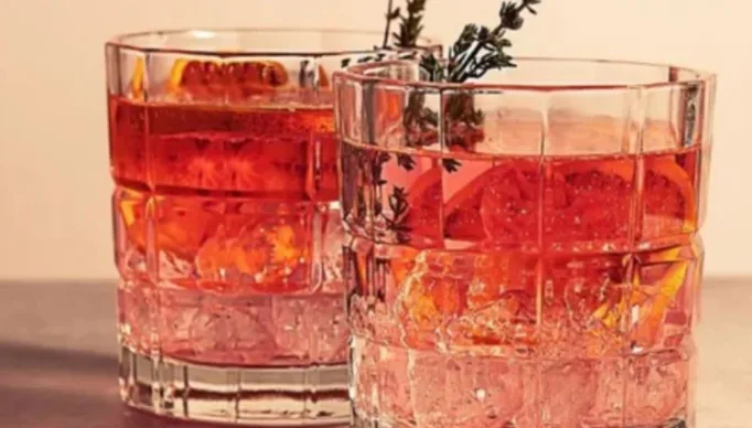 1_empresa_britanica_cria_bebida_sem_alcool_que_deixa_bebado-25352882