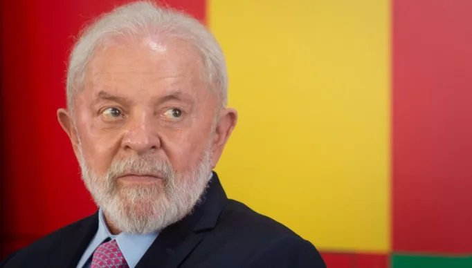 Assinatura-de-Contratos-de-Concessão-de-Rodovias-do-Paraná-com-o-Governador-do-Paraná-Ratinho-Junior-Ministro-dos-Transportes-Renan-Filho-e-o-presidente-Lula-1