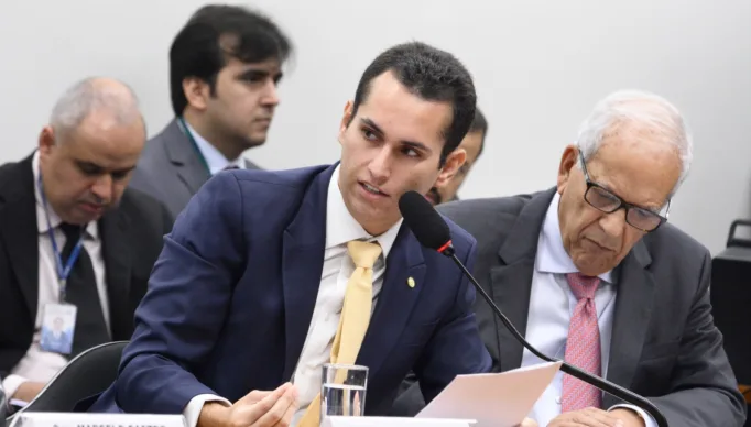 Deputado-cria-PL-para-multar-distribuidoras-de-energia-por-quedas-prolongadas.RedeANC