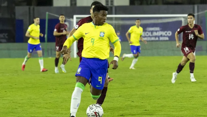 Endrick denuncia racismo contra familiares após Brasil x Venezuela