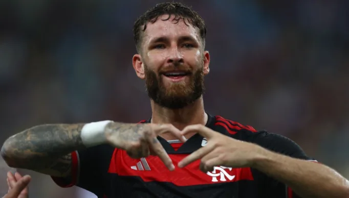 Flamengo vence Botafogo com gol nos acréscimos no Maracanã