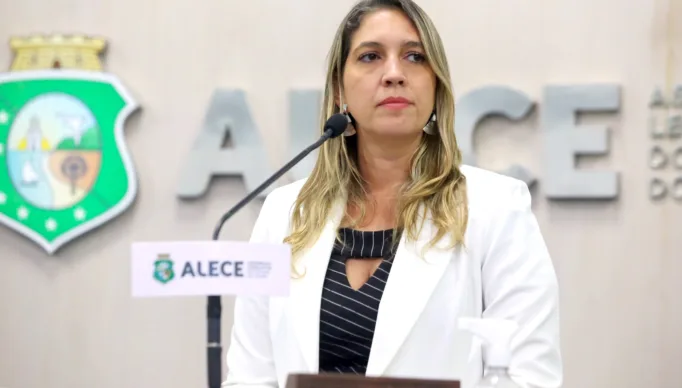 Larissa-Gaspar-da-atualizacao-sobre-CPI-da-ENEL.RedeANC-2048x1365