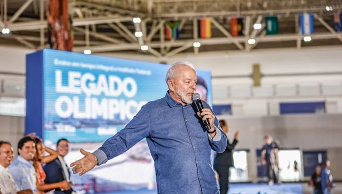 Lula diz que “nenhuma mulher quer namorar“ um ajudante geral