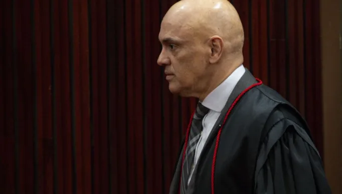 Moraes cobra Congresso e diz que TSE fará sua regulação