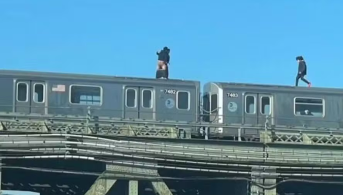 Screenshot 2024-02-15 at 16-13-46 Casal é flagrado fazendo sexo no topo de trem em Nova York empresa reage 'palhaços imprudentes'