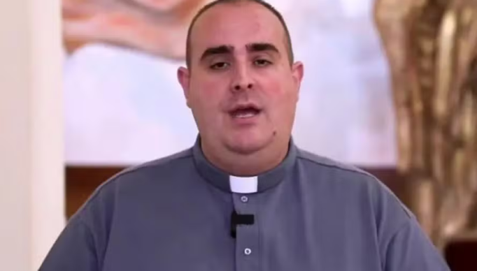 Screenshot 2024-02-26 at 21-46-27 Padre recebe cálice envenenado durante missa após se manifestar contra máfia