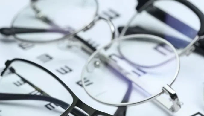 glasses-eye-chart-white-background-800x445-1