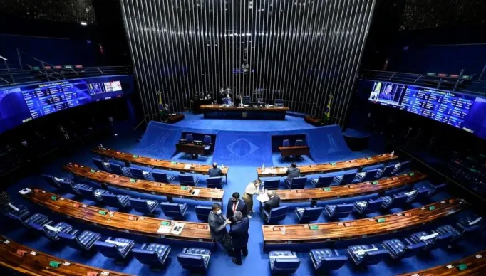 plenário do senado saidinhas