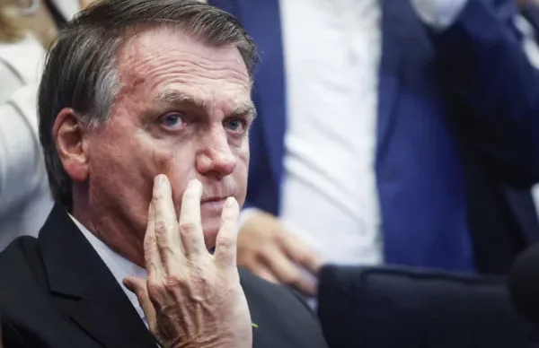 Ex-presidente-Jair-Bolsonaro-discursa-durante-cerimônia-de-lançamento-da-Frente-Parlamentar-das-Escolas-Cívico-Militares-2-600x400