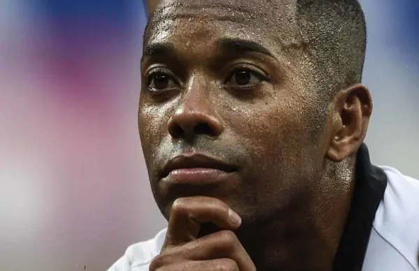 Jogador-Robinho-durante-jogo-de-futebol-4-600x400