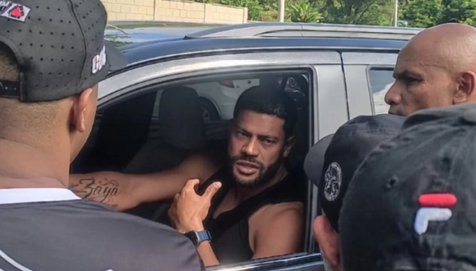 Screenshot 2024-03-03 at 09-28-16 Torcedores do Atlético-MG abordam Hulk e cobram respeito de Felipão