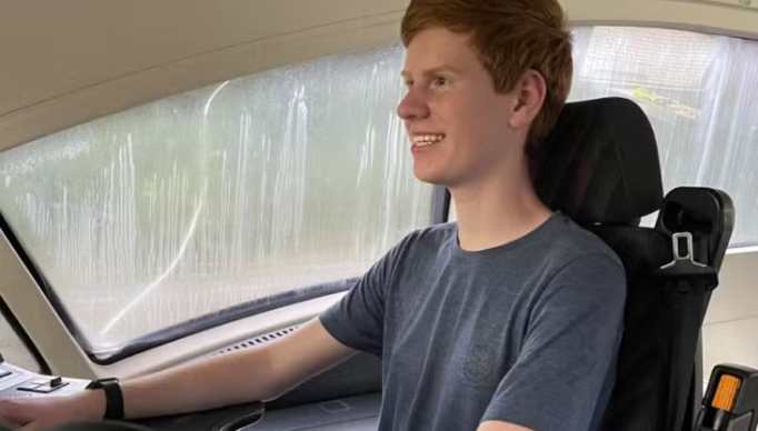 Screenshot 2024-03-04 at 17-28-14 Adolescente alemão vira nômade e decide morar sobre trilhos 'Minha casa é o trem'