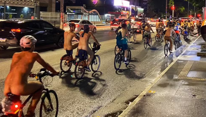 Screenshot 2024-03-10 at 09-25-59 'Pedalada Pelada' ciclistas nus fazem manifestação na Avenida Paulista e pedem 'mais amor menos motor'