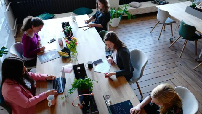 cowomen-ZKHksse8tUU-unsplash