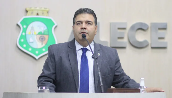 09-04-2024-Dep.-Felipe-Mota-UNIAO-Plenario-Foto-Junior-Pio-5--768x512