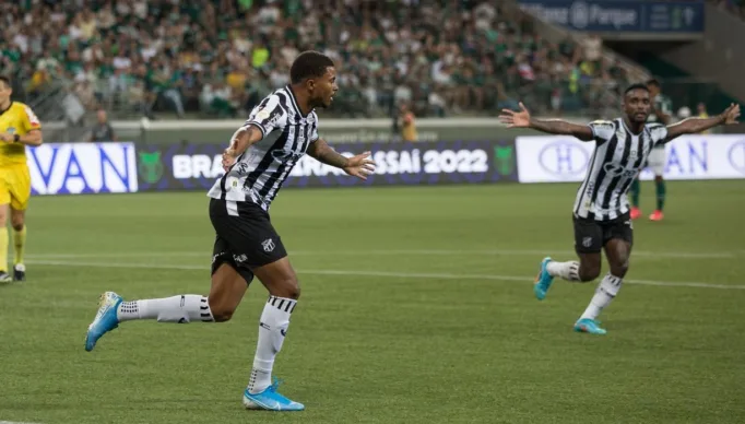 FP82aa1XwAAWid7_Easy-Resize.com