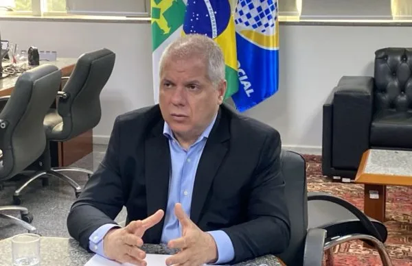 PRESIDENTE-DO-INSS-ALESSANDRO-STEFANUTTO-METROPOLES-1-600x400